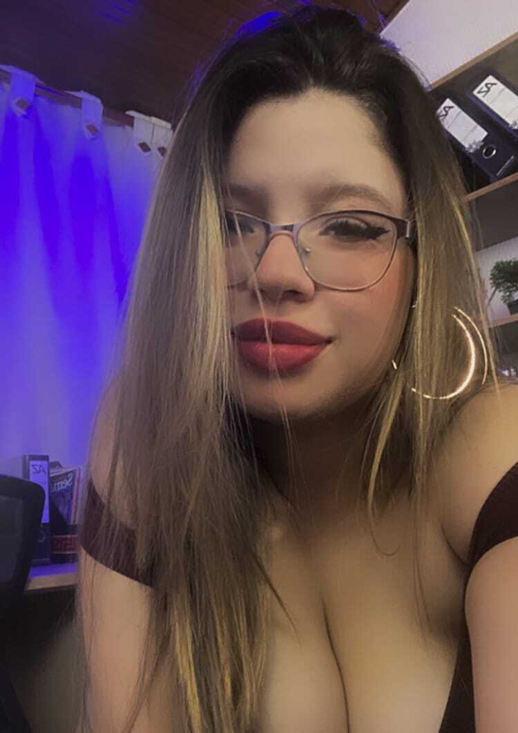 ScarlethBrooks photo 2