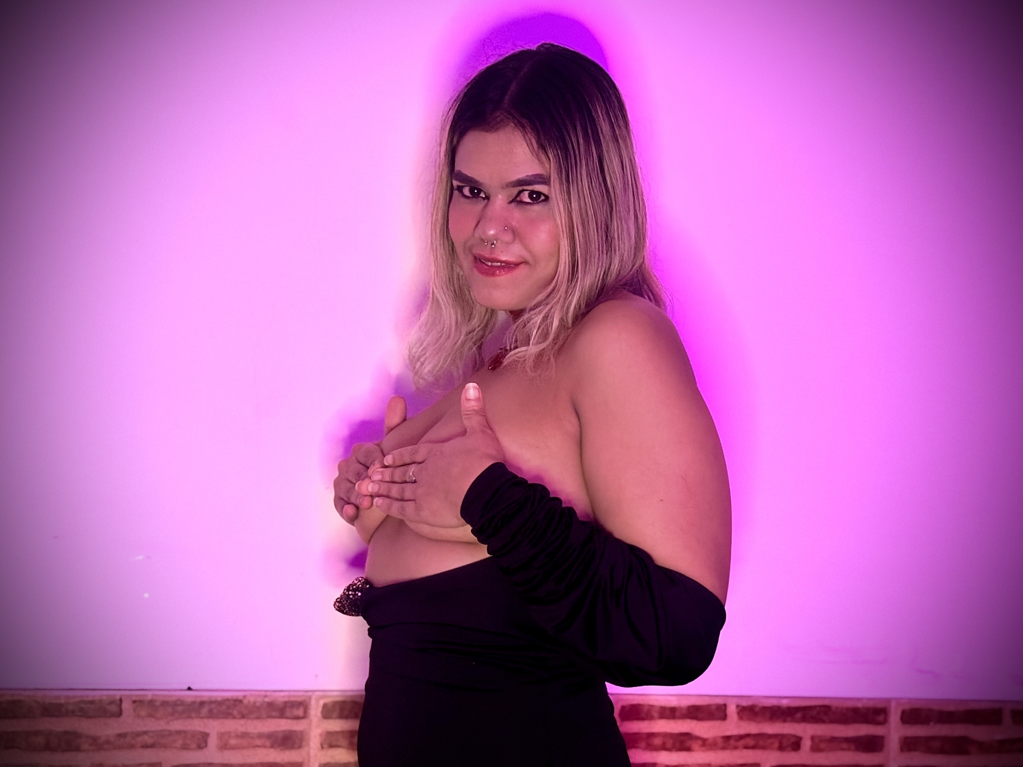 angelinadustin from Jerkmate
