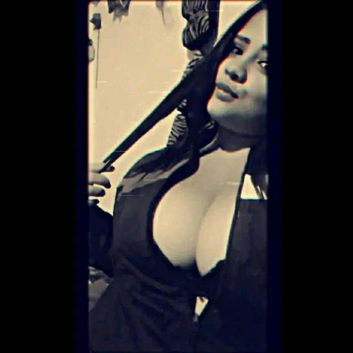 nahomyboobs