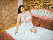 sophiecurvess pic